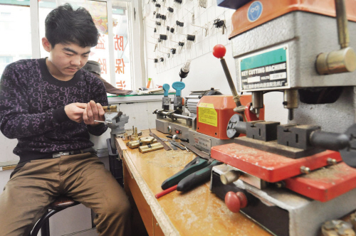 戈塘镇开锁店为啥“牛号”频现 听开锁师傅讲什么锁最防盗